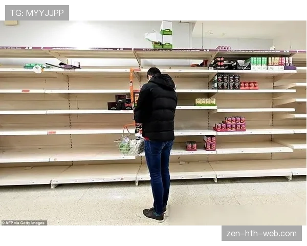 余依婷逛超市那阵仗像去奢侈品店，价签一看我手都软了